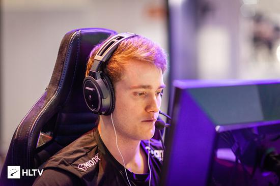 深入探讨MOBA游戏的核心体验与英雄设计策略